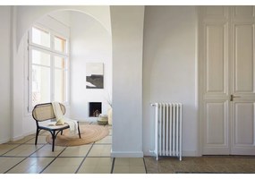 Czarny fotel Kave Home Doriane