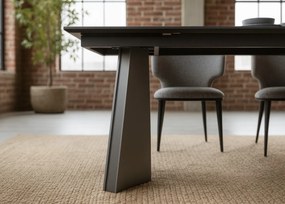 Nowoczesny stół rozkładany Nexus  200(280)×90 cm zachwyca eleganckim białym blatem z masy ceramicznej i solidną podstawą ze stali szczotkowanej. Styl, trwałość i funkcjonalność w jednym – idealny do jadalni i salonu.