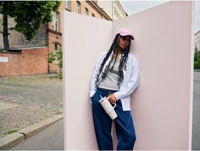 Kremowy termos ze stali nierdzewnej ze słomką 890 ml Quencher H2.O FlowState™ Tumbler Cream 2.0 – Stanley