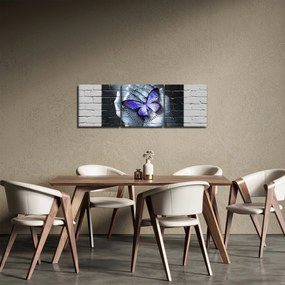 Obraz - Fioletowy motyl na ścianie (z zegarem) (90x30 cm)