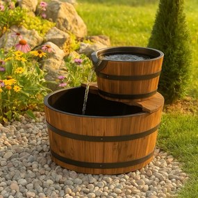 Fontanna ogrodowa - fontanna z dwoma drewnianymi wiaderkami