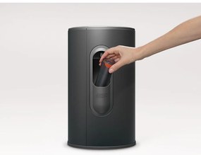 Metalowy kosz na śmieci z pedałem w kolorze matowej czerni 10 l Arc – Joseph Joseph