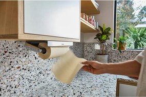 Ścienny plastikowy wieszak na ręczniki papierowe w kolorze srebra RollGrip – Joseph Joseph