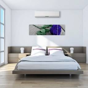 Obraz - Niebieska róża z zieloną łodygą (170x50 cm)