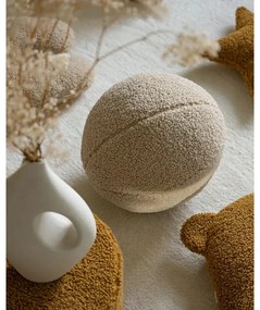 Jasnobrązowa poduszka na sofę dziecięcą z materiału bouclé Ball – Wigiwama