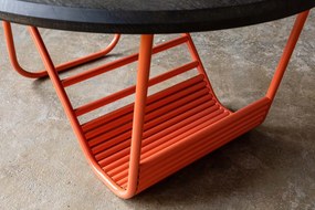 Designerski stolik kawowy z pomarańczową podstawą Wave