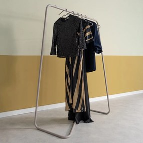 Szarobrązowy stalowy stojak na ubrania 118x160x57 cm Hang-On – Spinder Design