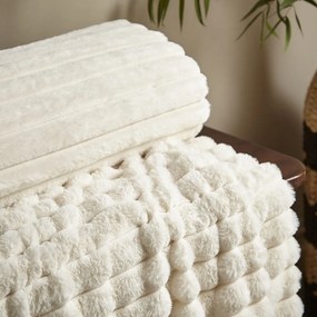 Kremowy koc z mikropluszu 130x170 cm Cosy Ribbed – Catherine Lansfield