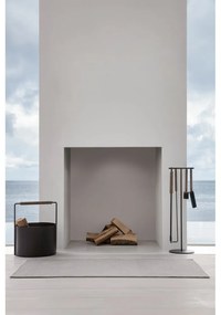 Czarny metalowy kosz na drewno Blomus Fireplace