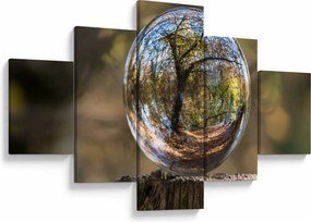 Obraz - Odbicie w szklanej kuli (125x70 cm)