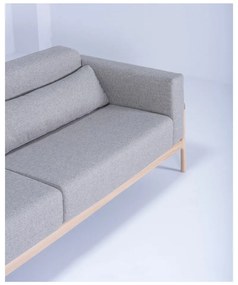 Szara sofa z konstrukcją z litego drewna dębowego Gazzda Fawn Plus, 240 cm