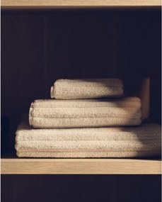 Beżowy bawełniany ręcznik kąpielowy frotte 70x140 cm Navira – Kave Home