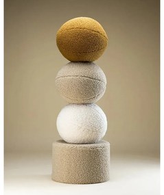 Brązowa poduszka na sofę dziecięcą z materiału bouclé Ball – Wigiwama