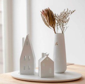Biały porcelanowy świecznik DOMEK ze spiczastym dachem, duży
