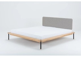 Szare/naturalne łóżko dwuosobowe z litego drewna dębowego ze stelażem 180x200 cm Fina – Gazzda