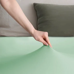 Jasnozielone dżersejowe prześcieradło z gumką 220x200 cm Amber – Restilo