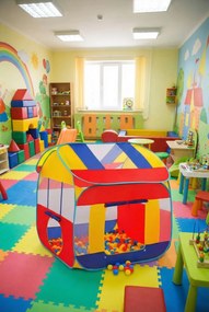 Kolorowy namiot dziecięcy z 300 piłeczkami w zestawie Z9-B69