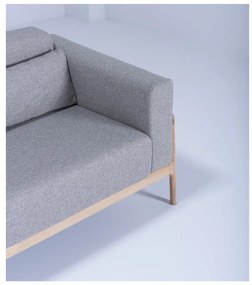 Szara sofa z konstrukcją z litego drewna dębowego Gazzda Fawn, 210 cm