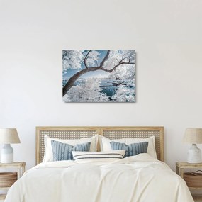 Obraz na szkle - ośnieżone drzewo nad wodą (70x50 cm)