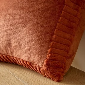 Poduszka dekoracyjna z mikropluszu 55x55 cm Velvet and Faux Fur – Catherine Lansfield