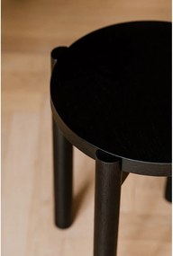 Czarny stołek z litego drewna bukowego Hopp – noo.ma