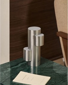 Metalowa lampa stołowa LED ze ściemniaczem w kolorze srebra (wysokość 26,5 cm) Adrina – Kave Home