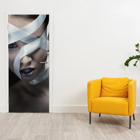 Fototapeta na drzwi - Kobieta ze wstążką (95x205cm)