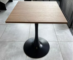 Nowoczesny stół Birma 60x60 cm do kuchni, jadalni i salonu z blatem laminowanym w kolorze drewna dębowego i metalowa czarną nogą