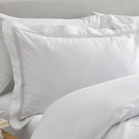 Biała pościel dwuosobowa 230x220 cm Classic Lattice Lace – Catherine Lansfield