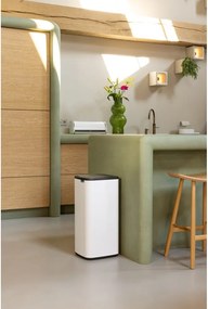 Biały stalowy kosz na śmieci otwierany na dotyk 30 l Bo Touch – Brabantia