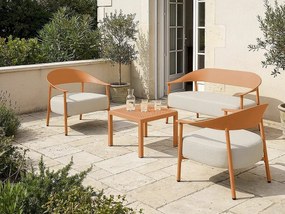 Zestaw mebli ogrodowych Céora 4-osobowy z pomarańczowego plastiku z grubymi poduszkami i nowoczesnym stolikiem kawowym