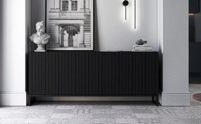 Komoda z 3 drzwiami – korpus Czarny mat, fronty ryflowane Czarny mat – 168 cm, czarna metalowa rama