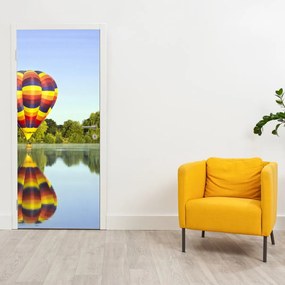 Fototapeta na drzwi - Balon na ogrzane powietrze na jeziorze (95x205cm)