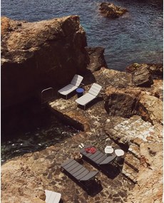 Czarny metalowy leżak ogrodowy Marcona – Kave Home