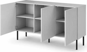 Komoda Jolly – nowoczesny mebel z ryflowanymi frontami w kolorze jasnego popielu z metalowymi nóżkami i przestronnymi półkami
