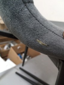 PROMOCJA Ciemnoszare aksamitowe krzesło ASTI z czarnymi nogami II. jakość