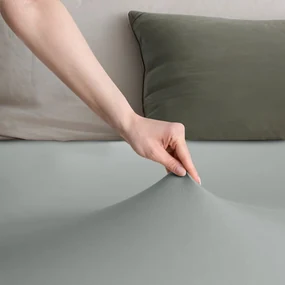 Jasnoszare dżersejowe prześcieradło z gumką 90x200 cm Amber – Restilo