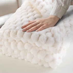 Kremowy koc z mikropluszu 180x220 cm Frosty – douceur d'intérieur