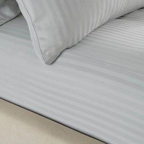 Szare prześcieradło elastyczne 135x190 cm Satin Stripe – Catherine Lansfield