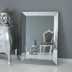 Lustro w lustrzanej ramie, szlifowane fazą.104x74cm