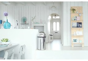 Stalowy kosz na śmieci w kolorze srebra z połyskiem 60 l Push Bin – Brabantia