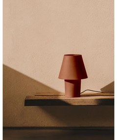 Lampa stołowa w kolorze terakoty z metalowym kloszem (wysokość 30 cm) Canapost – Kave Home