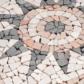 Mozaika marmurowa, motyw kwiatu, o wymiarach 90 x 90 cm.