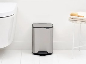 Stalowy kosz na śmieci z pedałem w kolorze matowego srebra 4 l Bo – Brabantia