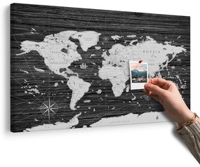 Obraz na korku czarno-biała mapa na drewnianym tle