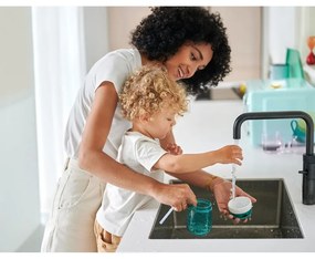 Biało-jasnozielony kubek dla dzieci z tritanu 300 ml Little farm – Mepal