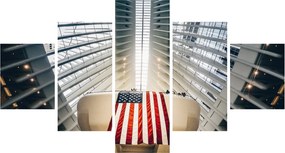 Obraz budynku z flagą USA (125x70 cm)