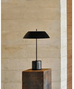 Czarna marmurowa lampa stołowa z metalowym kloszem (wysokość 58 cm) Sayra – Kave Home