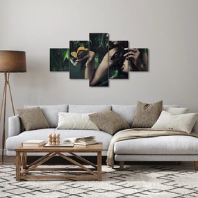 Obraz pełnej wdzięku kobiety z motylem (125x70 cm)