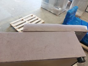 Promocja Różowa rozkładana sofa narożna ZENA, dwustronna druga jakość